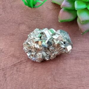 Earth Gold Decor Accent with Organic Mineral Cluster Design